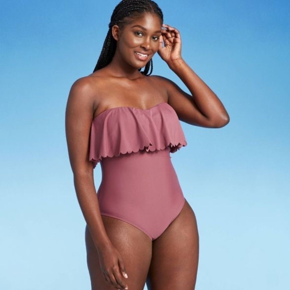 Scalloped Flounce Medium Coverage 1 Piece Swimsuit